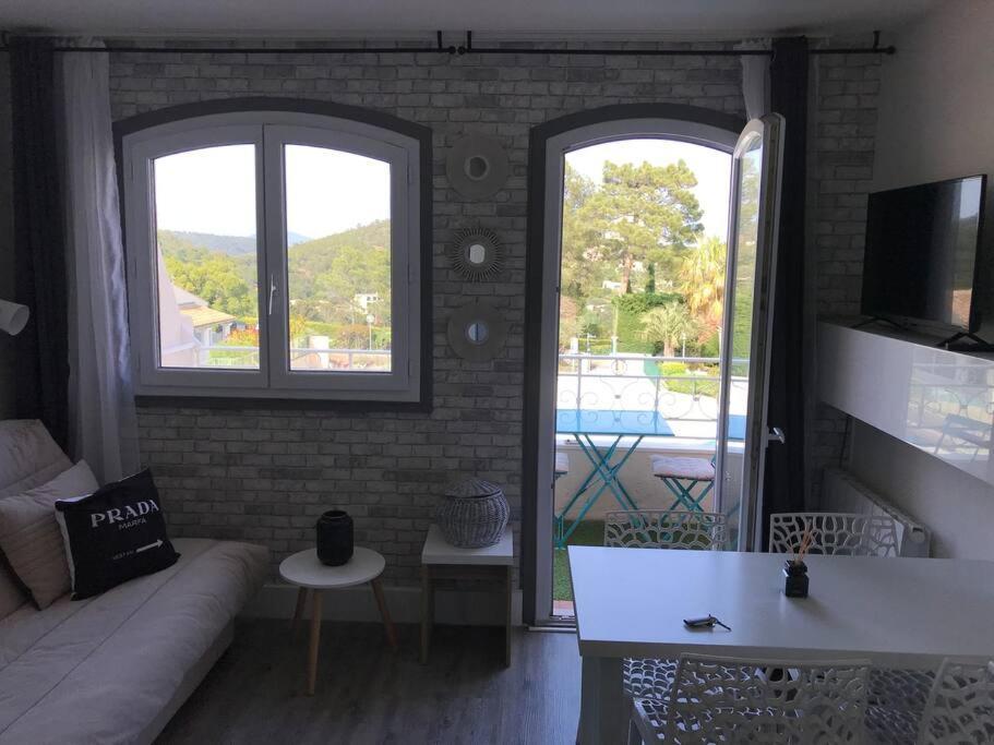 Les Issambres Superbe Studio Avec Terrasse Roquebrune-sur Argens Esterno foto